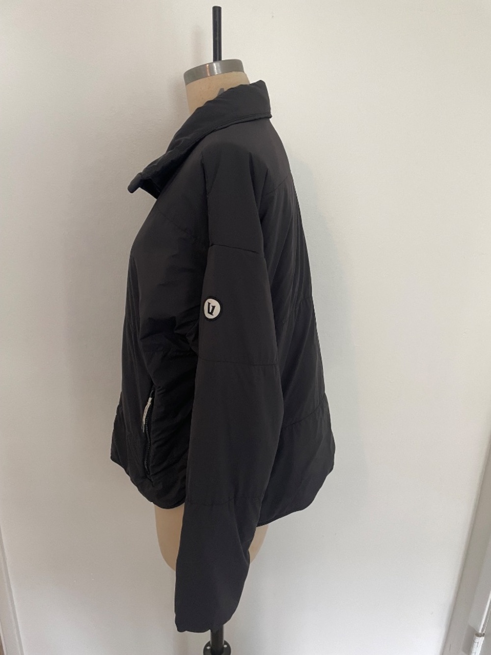 Vuori Canyon Insulated Jacket Women’s Small Black Lightweight Puff Coat Full Zip - Picture 5 of 9